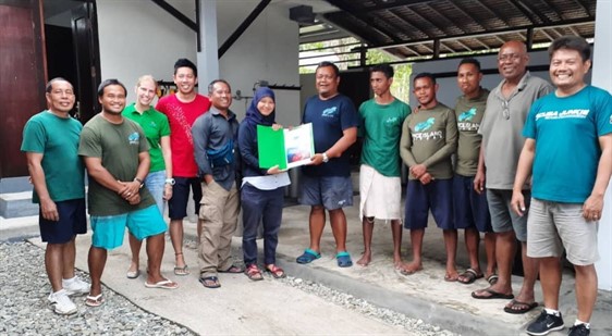 Picture of the Reef-World team with the Green Fins Assessors.  