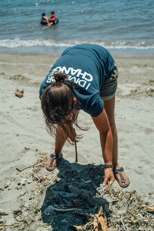 Picture of a volunteer taking part in a beach clean-up event. 