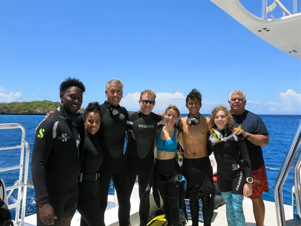 Picture of a group of Youth Ambassadors on a boat in the Dominican Republic. 