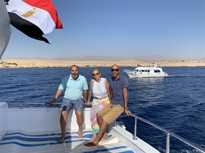 Picture of the Green Fins Egypt team on a boat. 