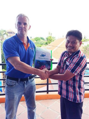 Picture of a certificate being presented  to an assessor from the Green Fins Indonesia team.