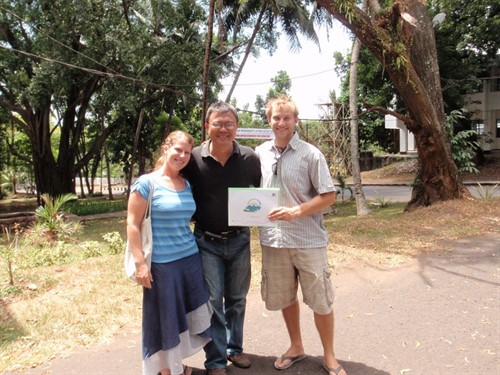 Picture of three people holding a Green Fins sign. 