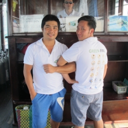 Picture of two people from the Green Fins Vietnam national team. 