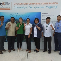 Picture of the Reef-World team with the new Green Fins Assessors in Bali. They are making the 'OK' hand gesture. 