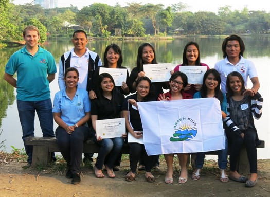 Picture of the Reef-World team with the new Green Fins Coordinators in Manila. 