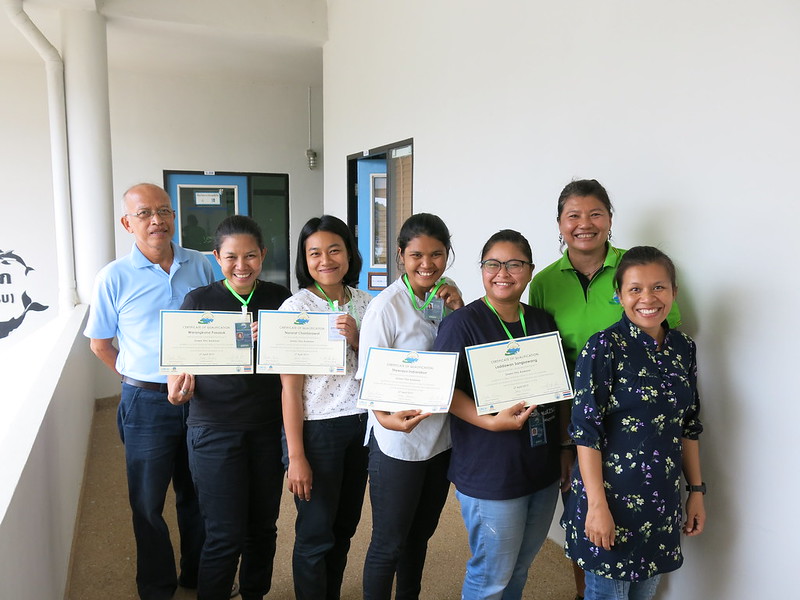 Green Fins Thailand assessors with their certificates