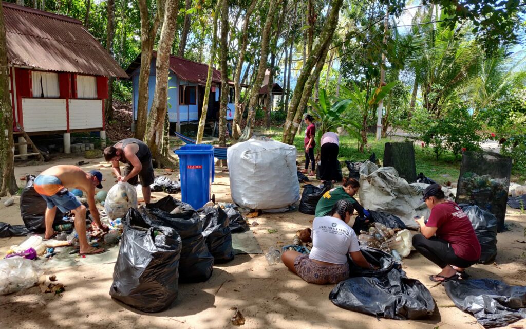 Sorting cleanups trash